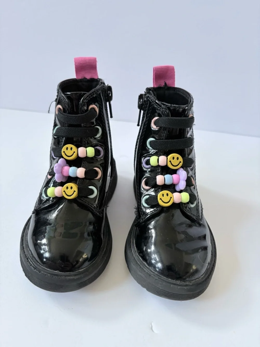 Tucker+Tate Piper Charm Boot Black Faux Patent Leather 7 Smiley Face Flower Cute